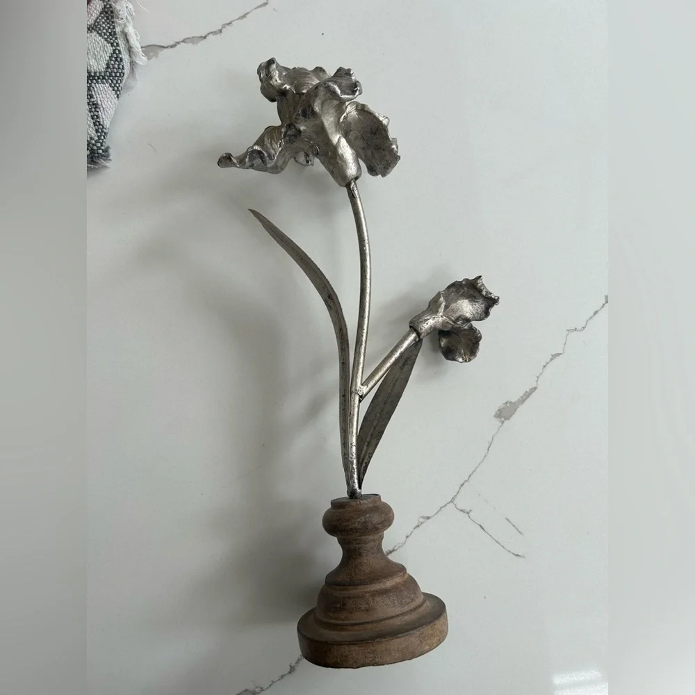 Handmade Welded Metal Flower Sculpture on Wood Base Rustic Industrial Art Decor - Picture 5 of 6